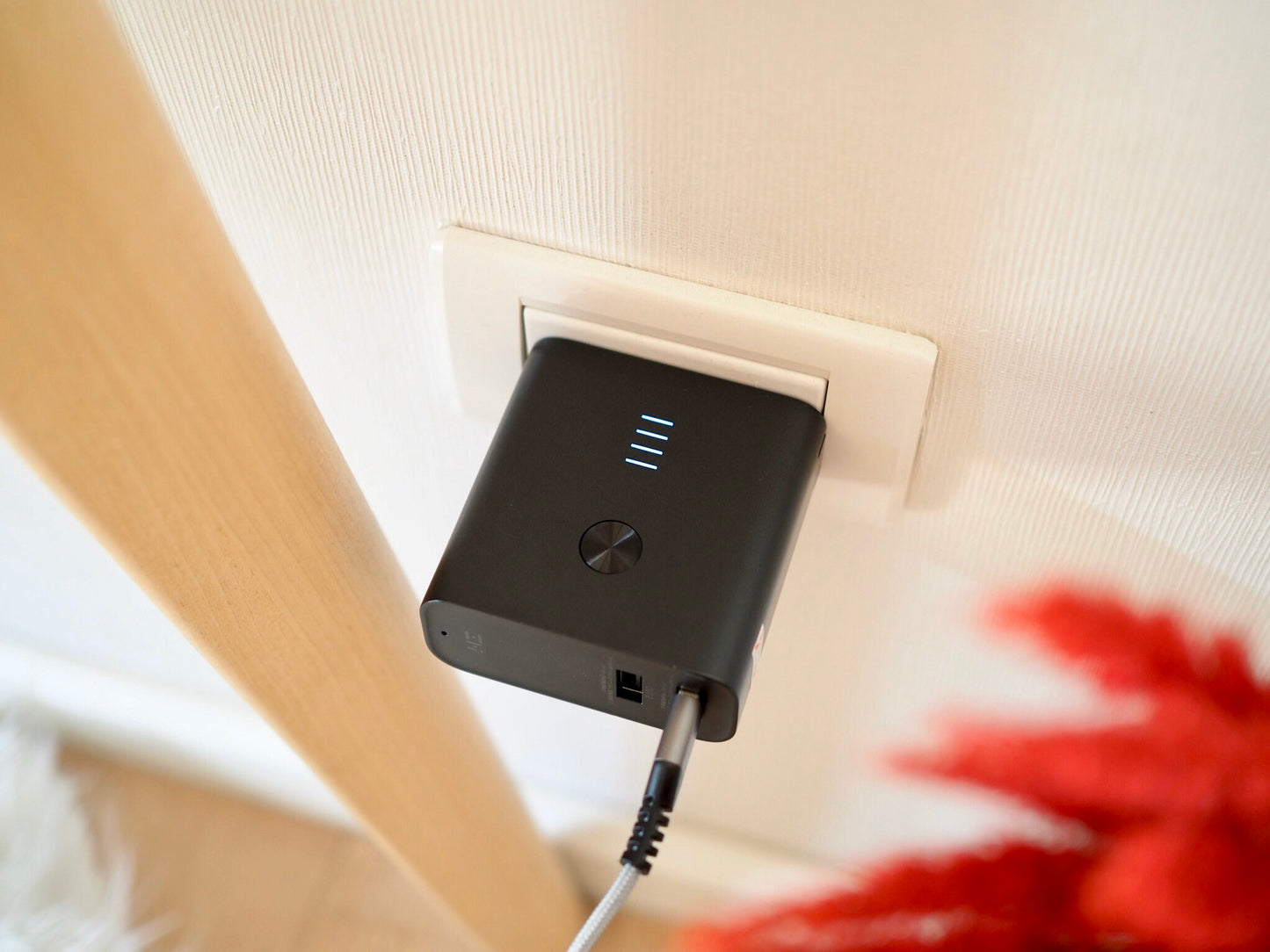 ZMI APB01 Powerbank 6500mAh Dual USB Wall Charger.